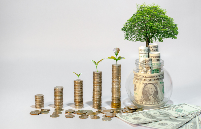 Builds Financial Independence